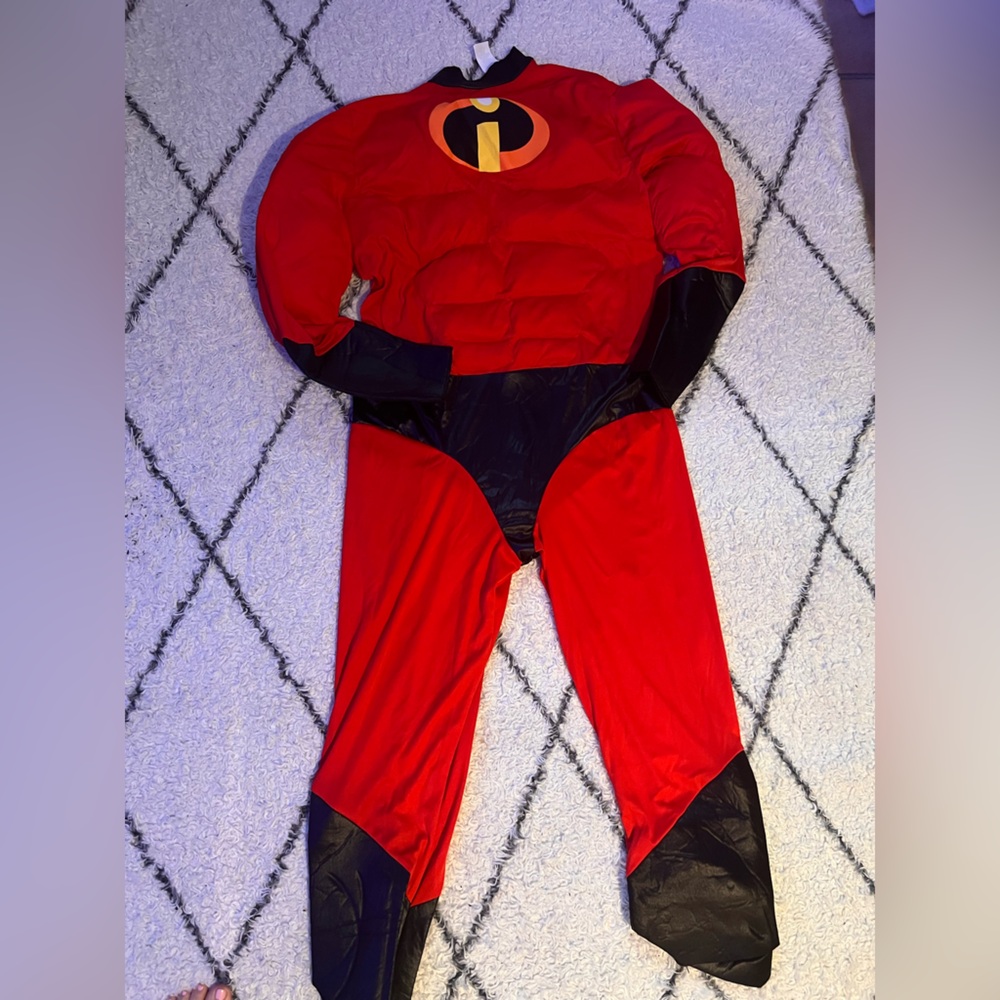 Men’s Incredibles costume XL like new condition, worn for a picture